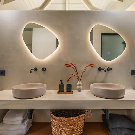 Nousa Villas, Private Luxury Retreat With Ionian Sea Views - By Mana Gers Willa *